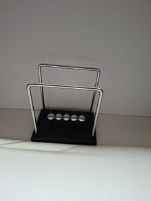 Newton's Cradle Desktop Toy
