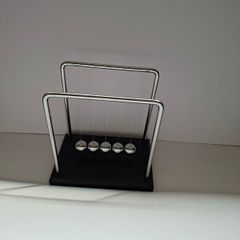Newton's Cradle Desktop Toy