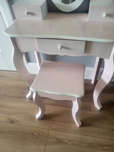Dressing table