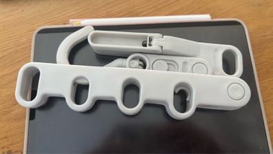 Foldable travel hanger