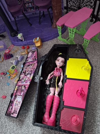 Monster High highschool