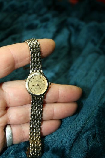 Glycine Gold Ladies Bracelet Watch SWISS Made fresh battery works fine