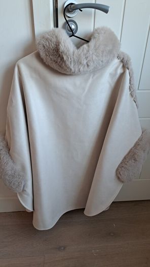 Pia Rossini taupe/cream faux fur poncho - new!