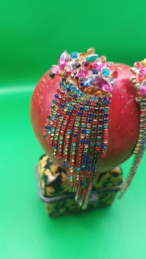 Stunning jewelled costume earrings, D18 post 3e