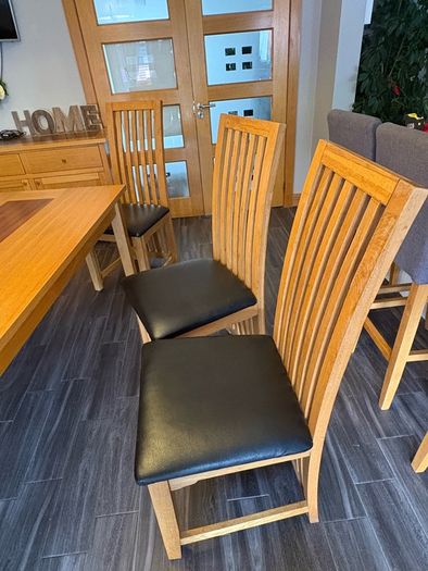 Real solid wooden table with 6 wooden chairs