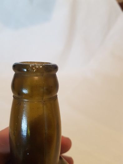 Woodford bourne co Ltd cork bottle,,little chip on rim see condition,,collectors item, price includes post to anywhere in ireland thank you,take as is.