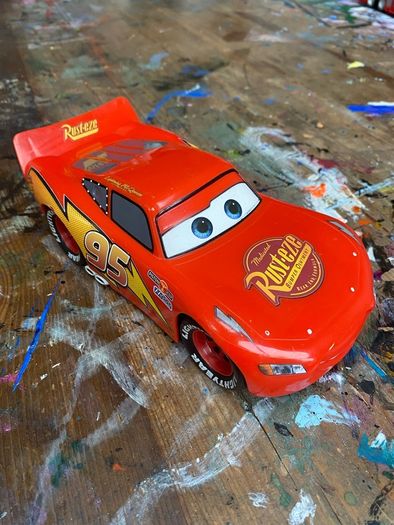 Disney & Pixar large Lightning McQueen car