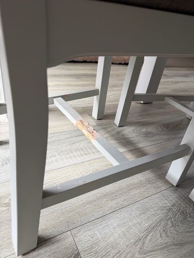 Extendable dinning table and chairs