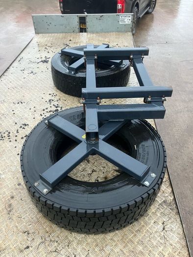Silage wheel pushers