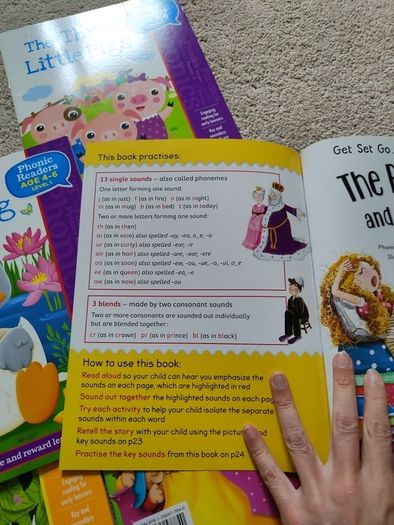 early reader books bundle of 5 books level 1 & 2 plus Write and Wipe  phonics book