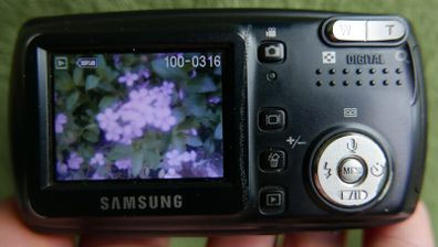 Samsung Digimax A502 5.0MP Digital Camera + SD Card (Tested Working)