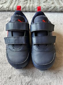 Boy trainers UK7-EU24