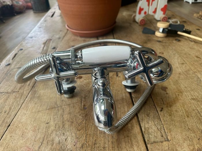 chrome bath taps