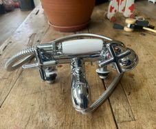 chrome bath taps