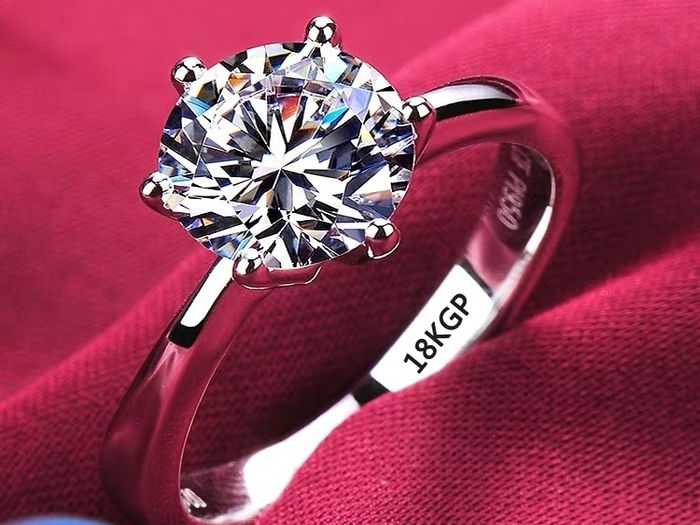 Women's silver ring