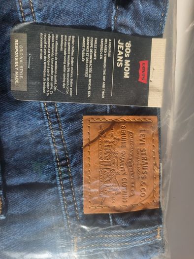 Levi's Women's 80s Mom Jeans, Running Errands, 31W/30L, Size M