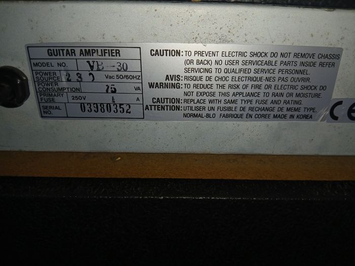 Bass guitar amplifier Vantage VB30