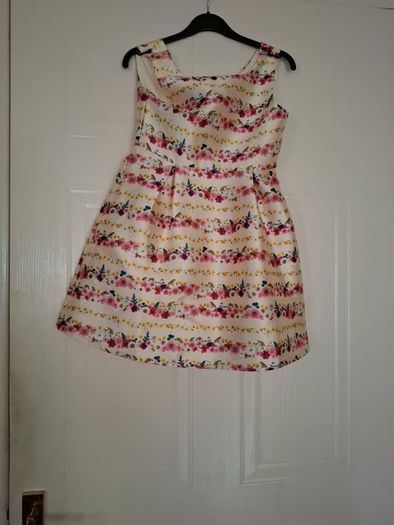 Yumi girl Dress age 5-6