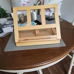Artists tabletop easel with drawer