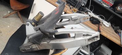 Honda fireblade 2004 swingarm.