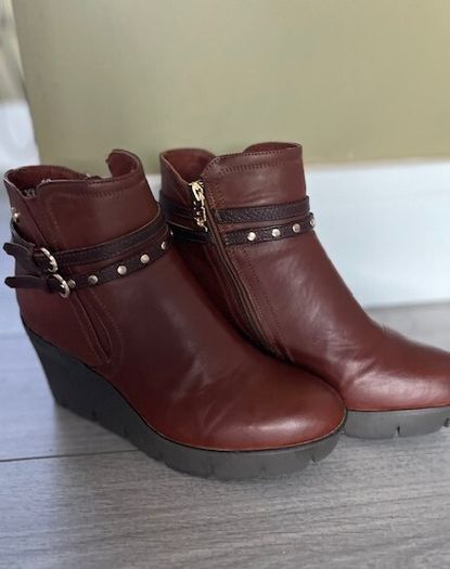 Brown Leather Ankle Boots With Wedge Size 40 (uk 7).  Spanish Brand Xti Quality Soft Leather Boots & Excellent Condition