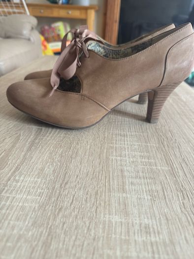 Clarks soft wear beige high heels  genuine leather size UK8 EU42 Postage included
