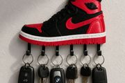 Sneaker Key Holder Jordan 1 "Bred" Style