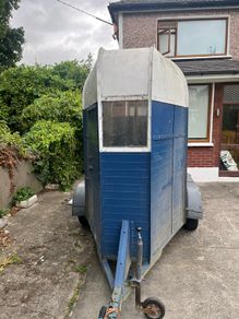Horse box