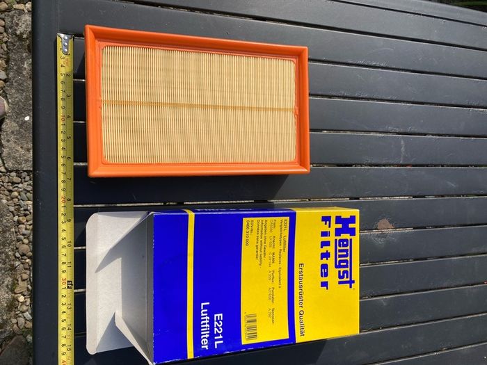 Hengst W124 / C124 air filter. Brand new.