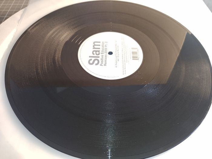 SLAM - Positive Education - Soma Quality Recordings - CLASSIC Early 90s 303 TECHNO Beast! Pristine CONDITION! Original MIX!