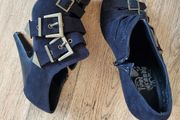 Medium buckle high heels