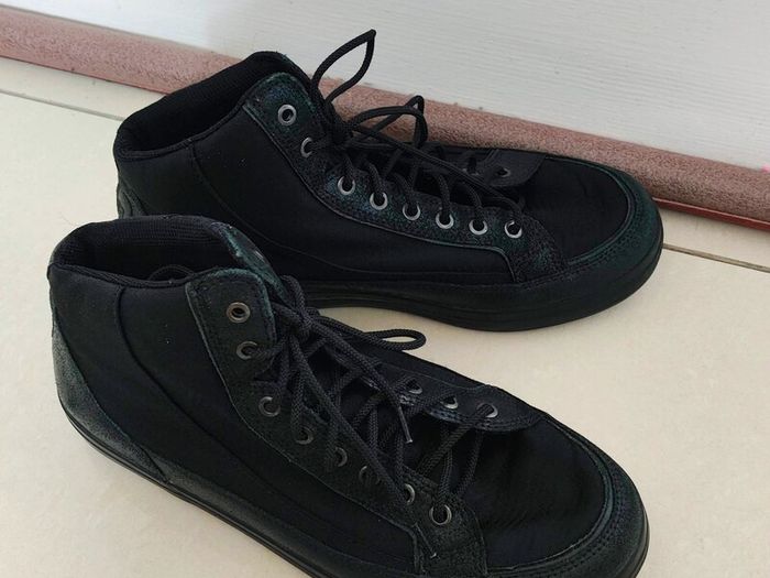 PRICE DROP Quick sale Flip flop sneakers size 6