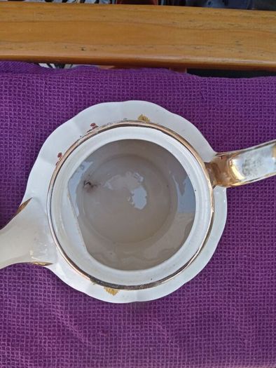 Beautiful Vintage Tea/Coffee Pot