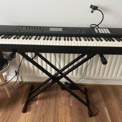 Roland FA08 Piano