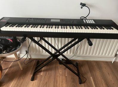 Roland FA08 Piano