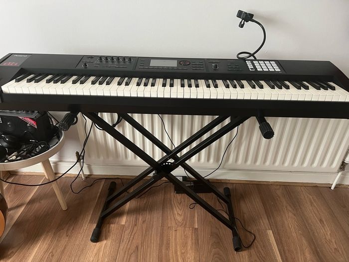 Roland FA 08