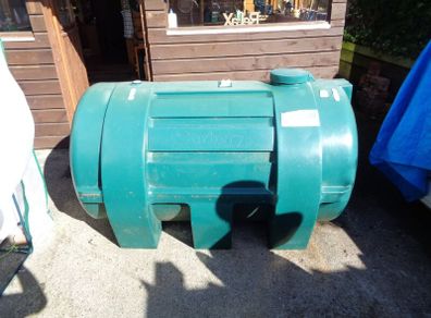 Oil tank