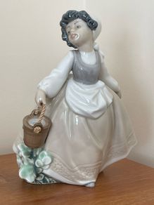 Nao By Lladro Figurine