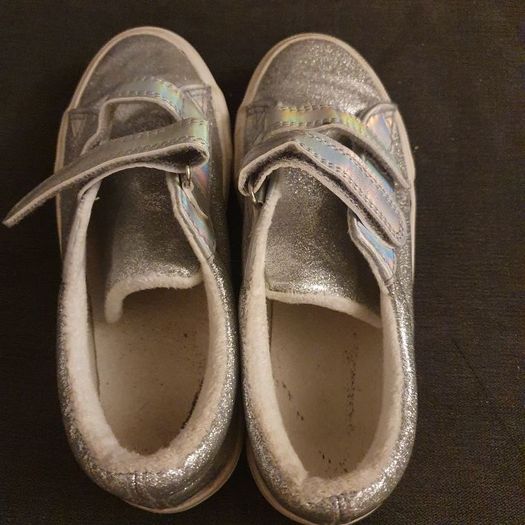 Silver Glitter Girls Shoes ..  Size: 2 UK .. 33 EU