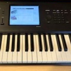 Korg Kronos 73 Original Model + Custom made Flightcase