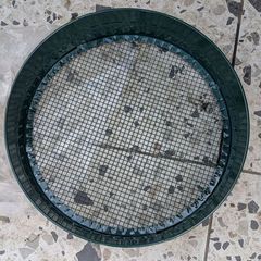 Garden sieve