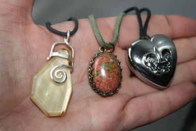 Pendant Necklaces 10 each