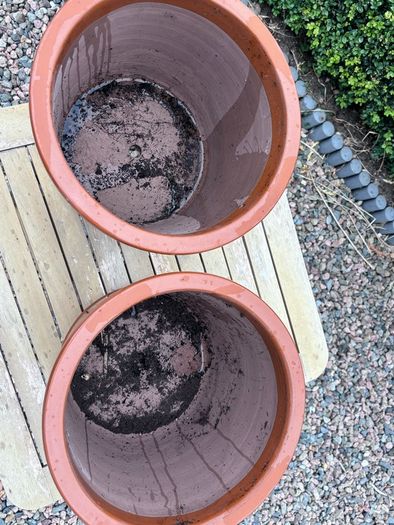 Set of 2 garden pots