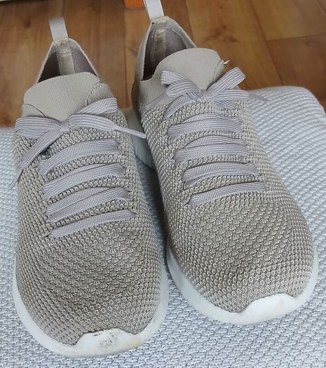 Skeckers Ladies slip on trainers 15 euro