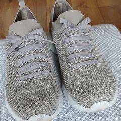 Skeckers Ladies slip on trainers 15 euro