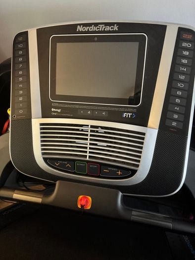 NordicTrack S45i Treadmill Incline Like New + Delivery Cork