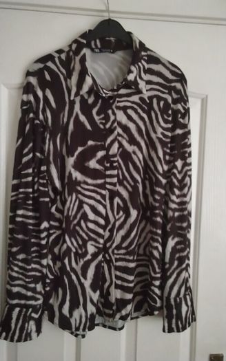 Blouse. Size: Large UK