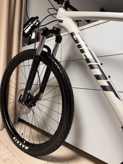 GIANT Talon 2 Hardtail Bike (Like NEW)