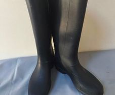 horse riding boots (from Decathlon)