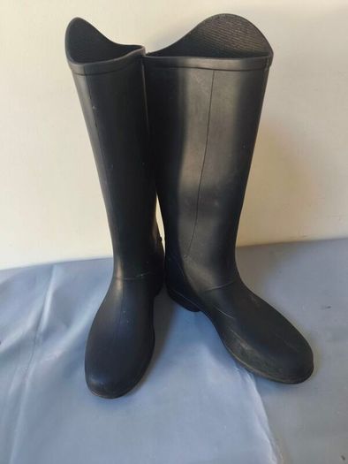 horse riding boots (from Decathlon)
